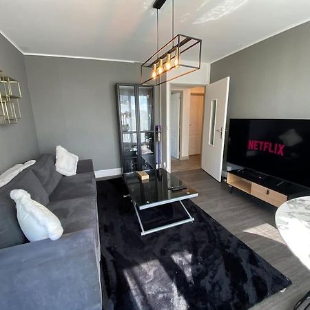 Appartement Familial Wifi Netflix Amazon Prime Saint-Cyr-lʼÉcole Esterno foto