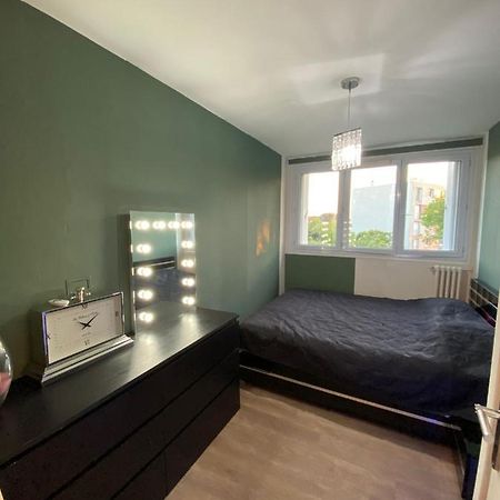 Appartement Familial Wifi Netflix Amazon Prime Saint-Cyr-lʼÉcole Esterno foto